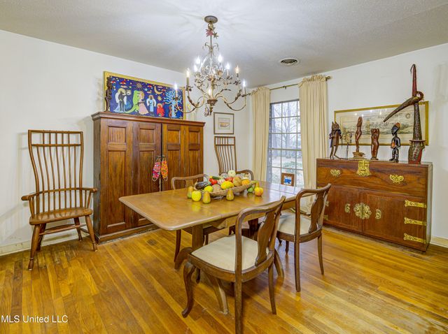 1735 Hillview Drive, Jackson, MS 39211