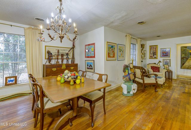 1735 Hillview Drive, Jackson, MS 39211