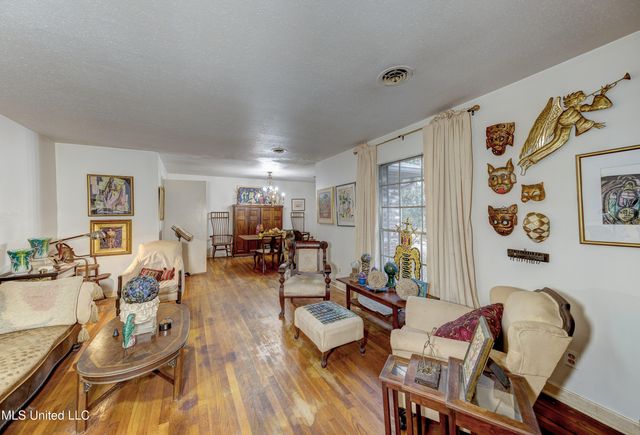 1735 Hillview Drive, Jackson, MS 39211