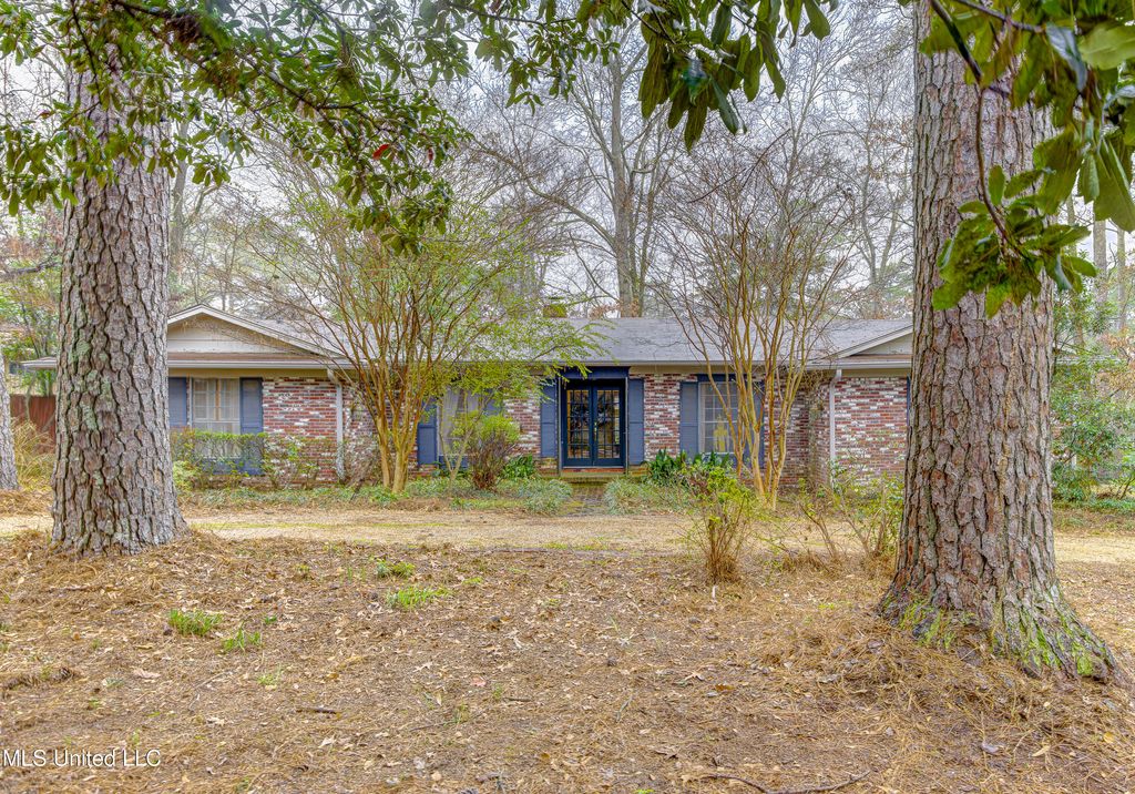 1735 Hillview Drive, Jackson, MS 39211