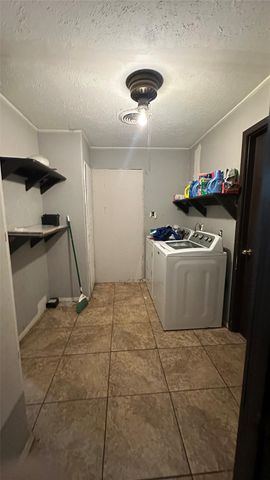 414 Frydek Road, Sealy, TX 77474