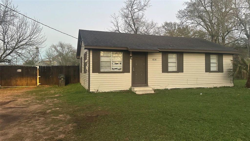 414 Frydek Road, Sealy, TX 77474