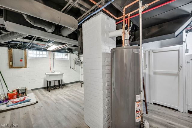 5085 W 6th Street, Brooklyn Heights, OH 44131