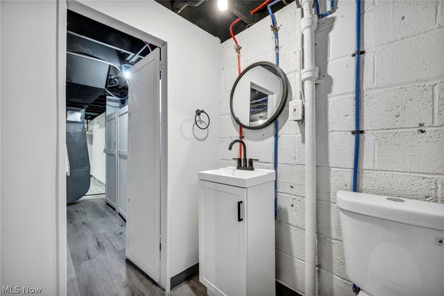 5085 W 6th Street, Brooklyn Heights, OH 44131