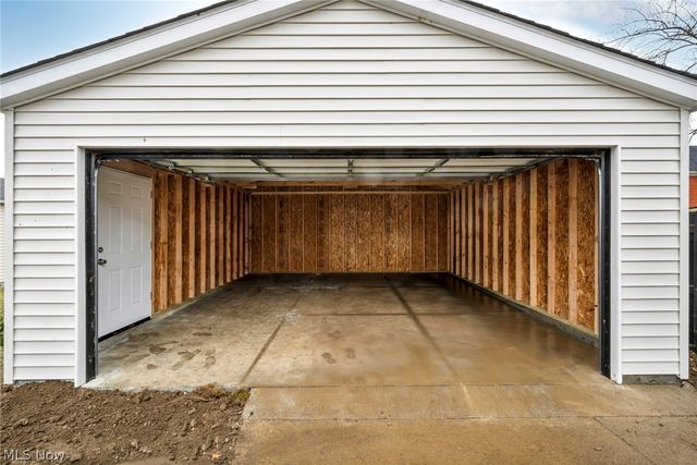 5085 W 6th Street, Brooklyn Heights, OH 44131