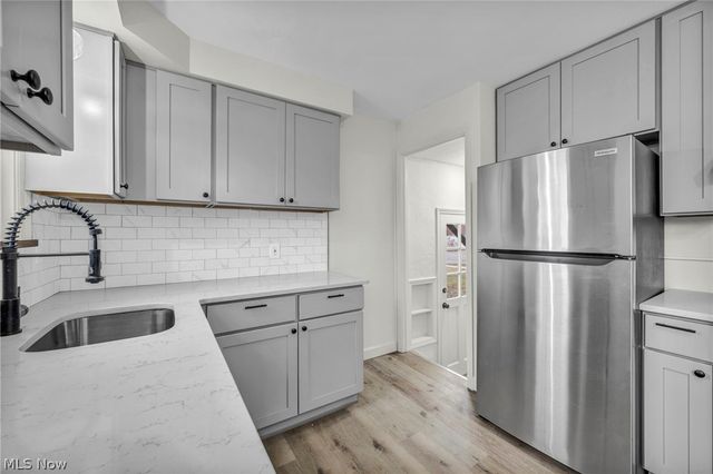 5085 W 6th Street, Brooklyn Heights, OH 44131