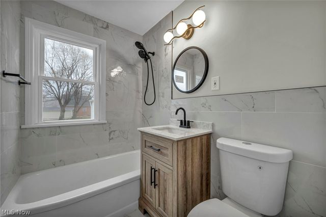 5085 W 6th Street, Brooklyn Heights, OH 44131