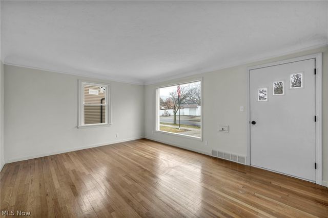 5085 W 6th Street, Brooklyn Heights, OH 44131