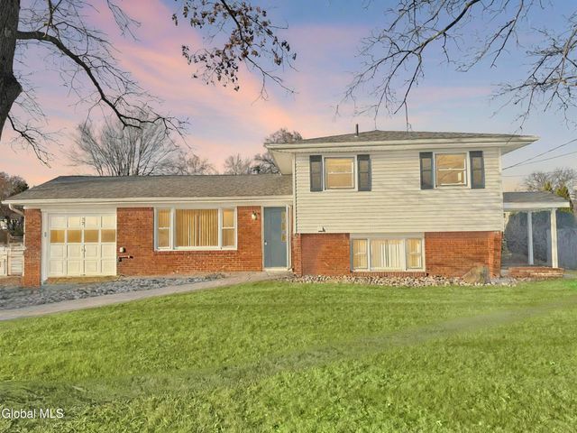 32 Homestead Drive, Colonie, NY 12110