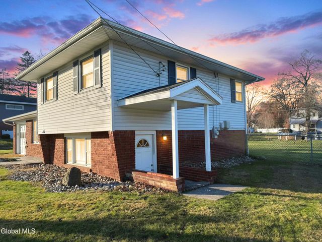 32 Homestead Drive, Colonie, NY 12110