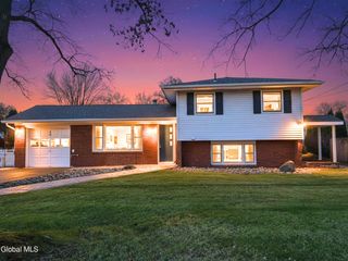 32 Homestead Drive, Colonie, NY 12110