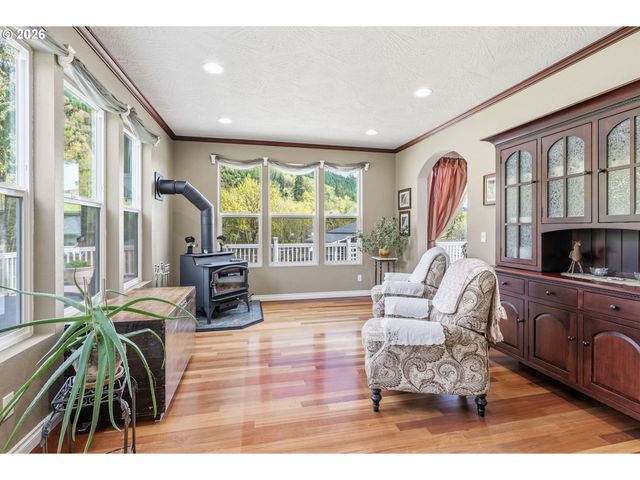 480 Apple Creek Rd, Longview, WA 98632