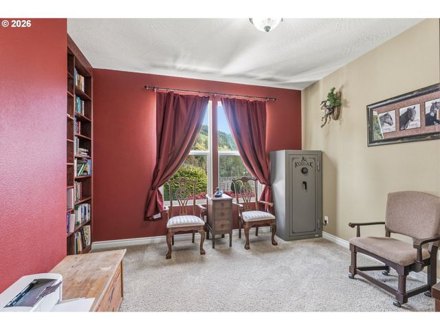 480 Apple Creek Rd, Longview, WA 98632
