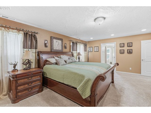 480 Apple Creek Rd, Longview, WA 98632