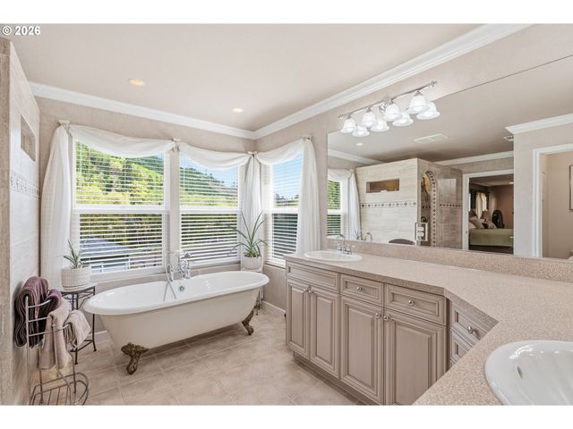 480 Apple Creek Rd, Longview, WA 98632