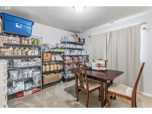 480 Apple Creek Rd, Longview, WA 98632