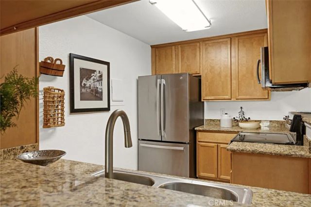 1345 Cabrillo Park F05, Santa Ana, CA 92701