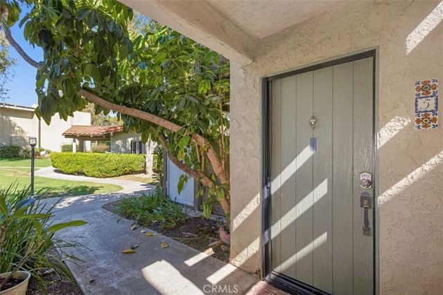 1345 Cabrillo Park F05, Santa Ana, CA 92701