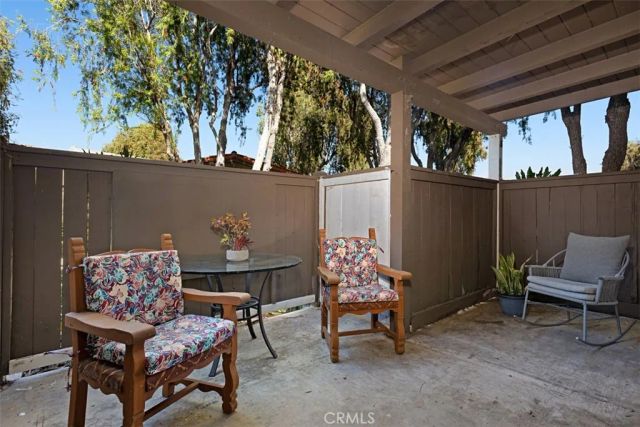 1345 Cabrillo Park F05, Santa Ana, CA 92701