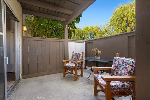 1345 Cabrillo Park F05, Santa Ana, CA 92701