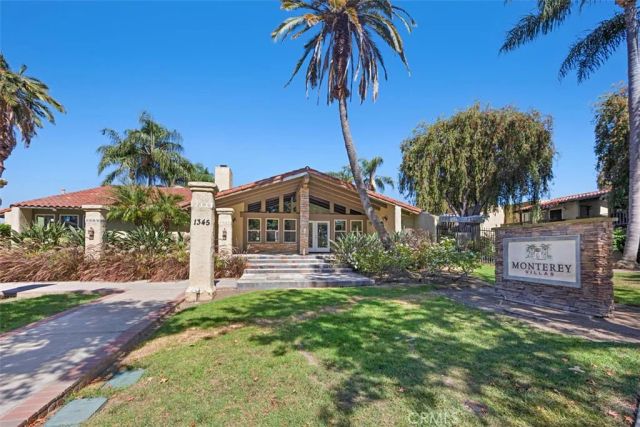 1345 Cabrillo Park F05, Santa Ana, CA 92701