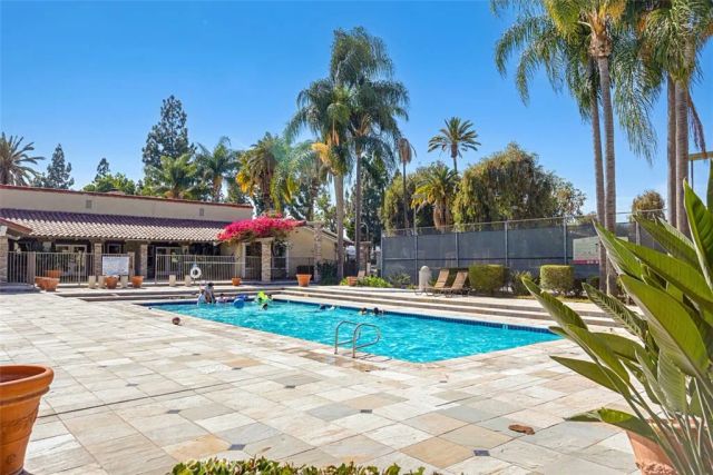 1345 Cabrillo Park F05, Santa Ana, CA 92701