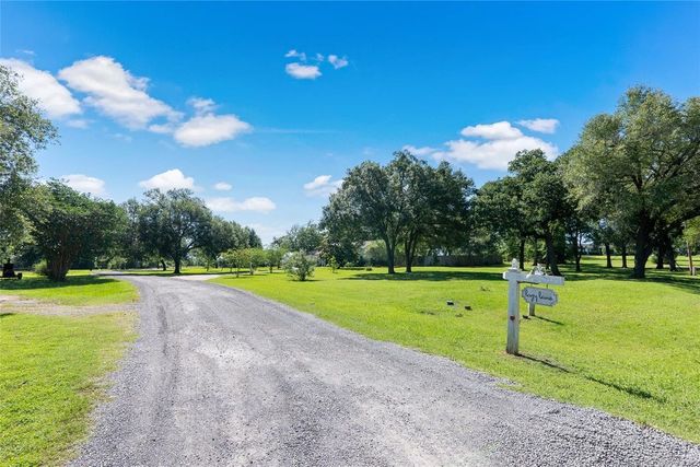 583 Lazy Lane, Madisonville, TX 77864