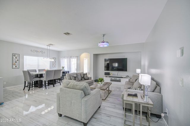 13021 W WINDROSE Drive, El Mirage, AZ 85335