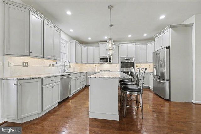 230 IRONSTONE LN, Elverson, PA 19520