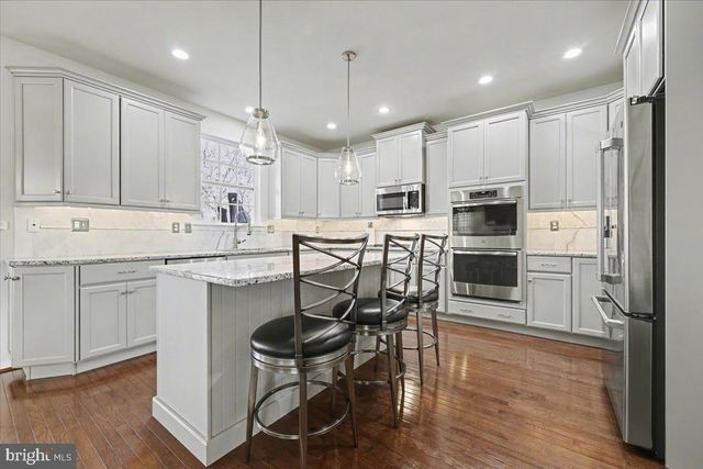 230 IRONSTONE LN, Elverson, PA 19520