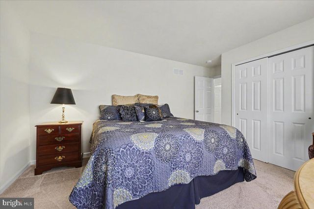 230 IRONSTONE LN, Elverson, PA 19520