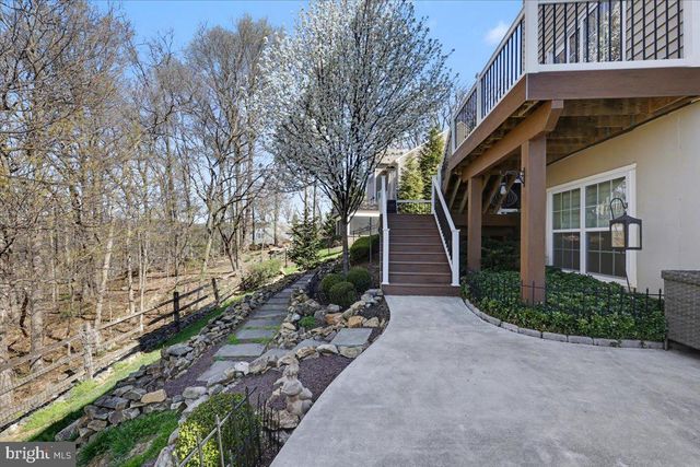 230 IRONSTONE LN, Elverson, PA 19520