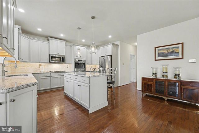 230 IRONSTONE LN, Elverson, PA 19520