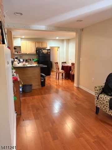 26 Elm St, Lambertville City, NJ 08530