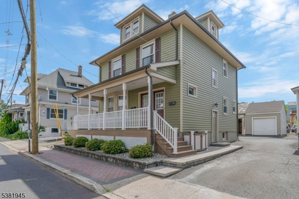 32 Maple St, Somerville Boro, NJ 08876