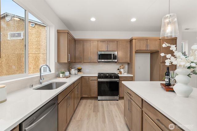 3301 219TH Avenue E, Lake Tapps, WA 98391