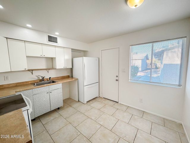 308 E VOGEL Avenue 5, Phoenix, AZ 85020