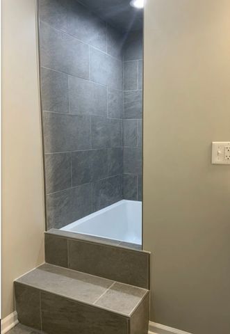 4642 S Hawthorne Avenue, Lyons, IL 60534