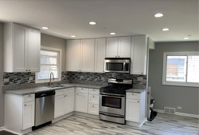 4642 S Hawthorne Avenue, Lyons, IL 60534