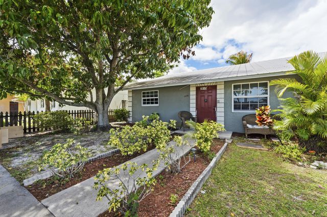 2705 SE Ellendale Street, Stuart, FL 34997