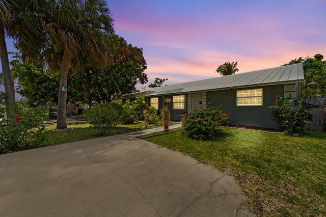2705 SE Ellendale Street, Stuart, FL 34997