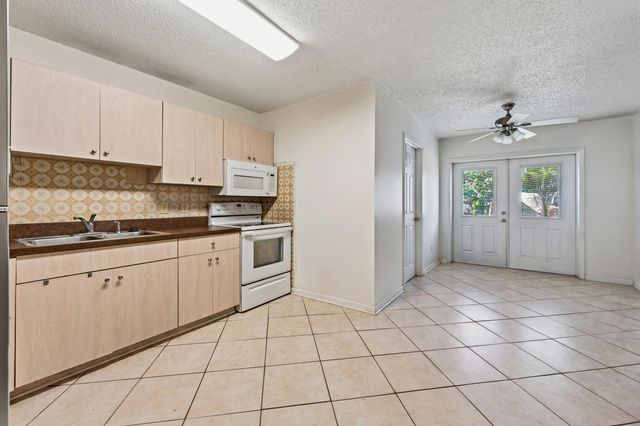 2705 SE Ellendale Street, Stuart, FL 34997