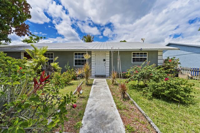 2705 SE Ellendale Street, Stuart, FL 34997