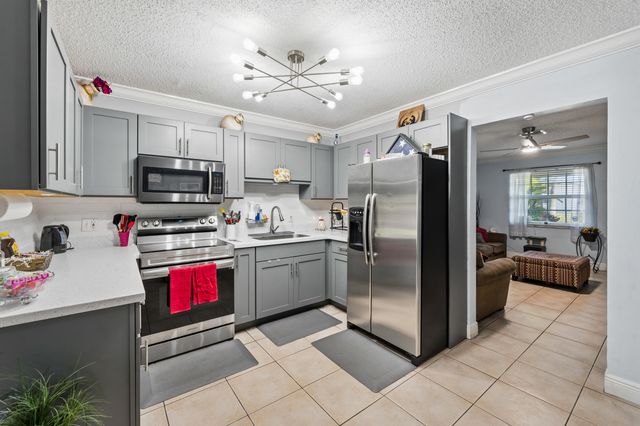 2705 SE Ellendale Street, Stuart, FL 34997