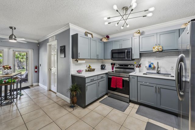 2705 SE Ellendale Street, Stuart, FL 34997