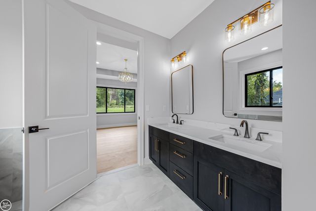 54760 Washington Street, Chesterfield Twp, MI 48047