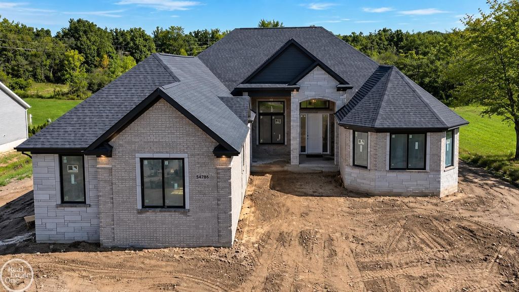 54760 Washington Street, Chesterfield Twp, MI 48047