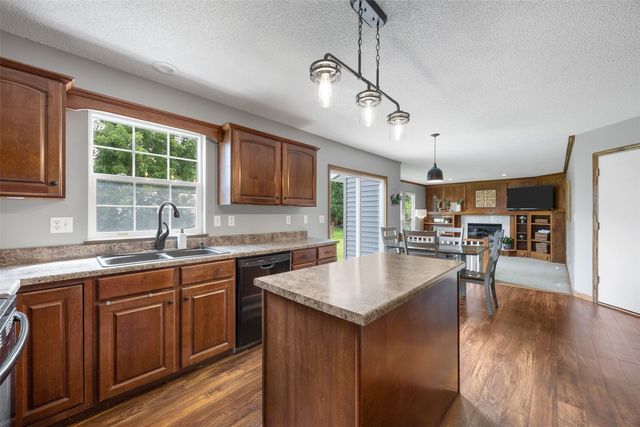 1515 Fox Trail Drive, Cedar Rapids, IA 52402