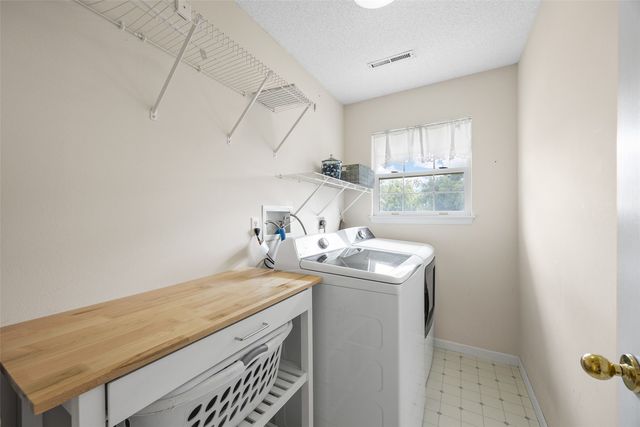 1515 Fox Trail Drive, Cedar Rapids, IA 52402