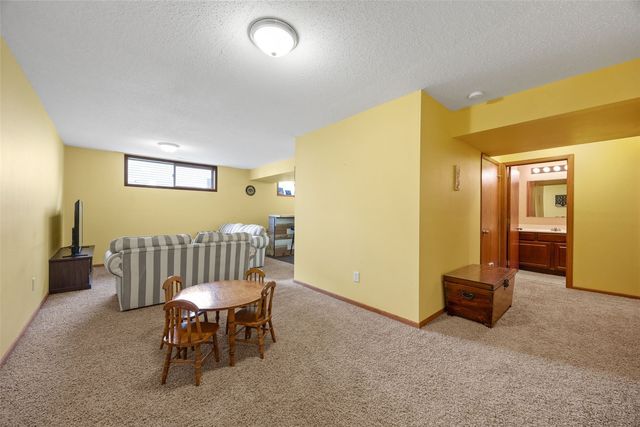 1515 Fox Trail Drive, Cedar Rapids, IA 52402